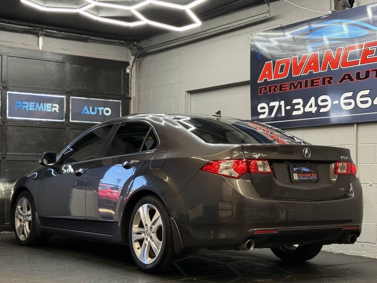 Used 2010 Acura TSX w/ Technology Package FWD image 6