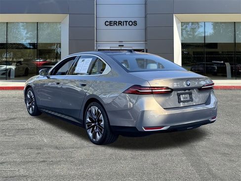 Used 2025 BMW i5 xDrive40 w/ Premium Package image 8