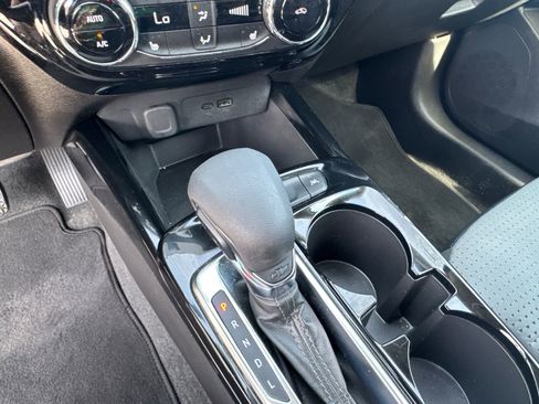 Used 2025 Chevrolet Trax LT w/ LT Convenience Package image 30