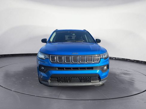 Used 2022 Jeep Compass Latitude FWD image 2