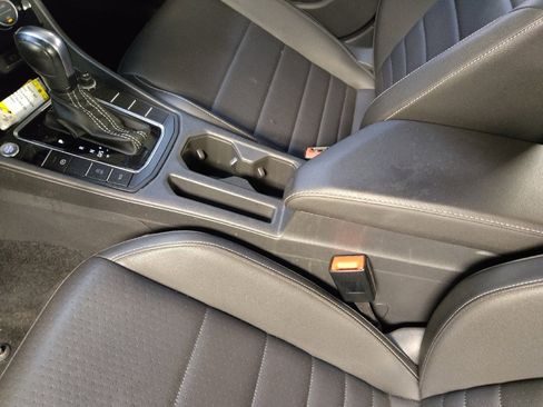 Used 2021 Volkswagen Jetta SE w/ SE Cold Weather Package FWD image 26