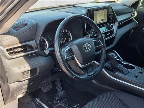Used 2023 Toyota Highlander LE image 10