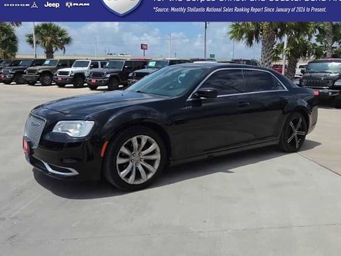 Used 2019 Chrysler 300 Touring L w/ Quick Order Package 22F RWD image 4