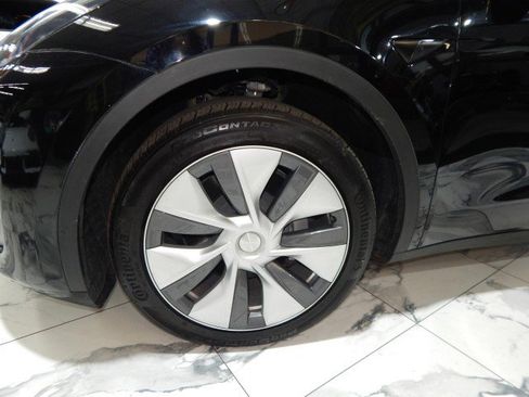 Used 2023 Tesla Model Y AWD image 11