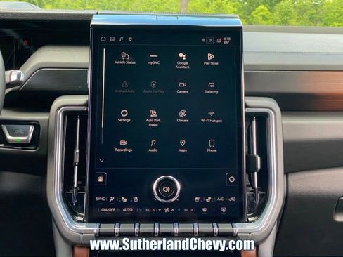 Used 2025 GMC Yukon Denali AWD/4WD image 30