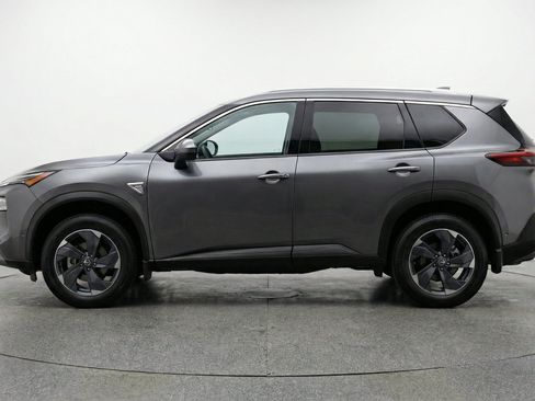 Used 2025 Nissan Rogue SV AWD/4WD image 5