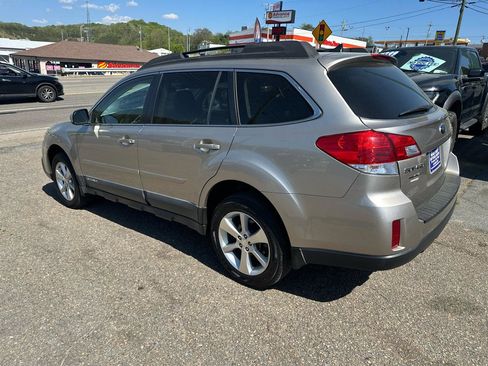 Used 2014 Subaru Outback 2.5i Limited image 3