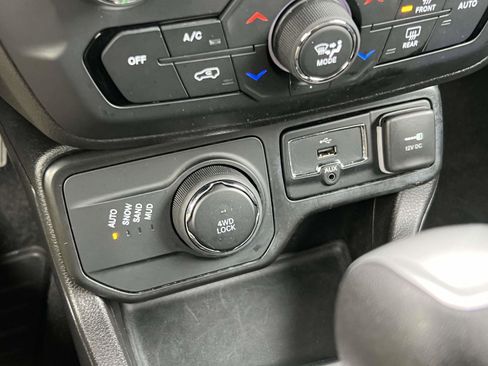 Used 2023 Jeep Renegade Latitude image 13