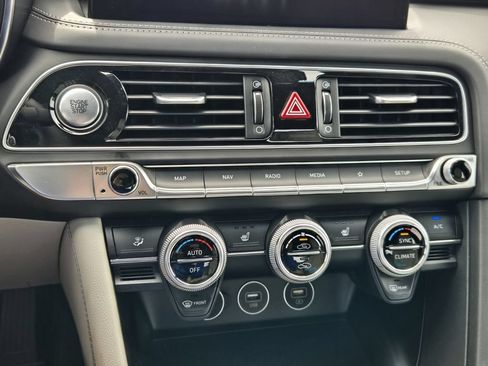 Used 2023 Genesis G70 2.0T RWD image 20
