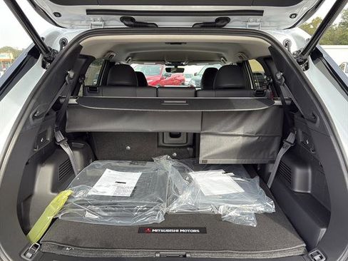 New 2026 Mitsubishi Outlander SE image 12