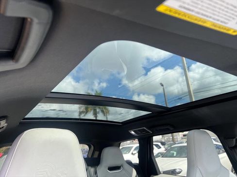 Used 2022 Land Rover Range Rover Sport SVR image 17