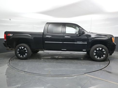 Used 2011 GMC Sierra 2500 Denali w/ Suspension Package, Off-Road AWD/4WD image 5