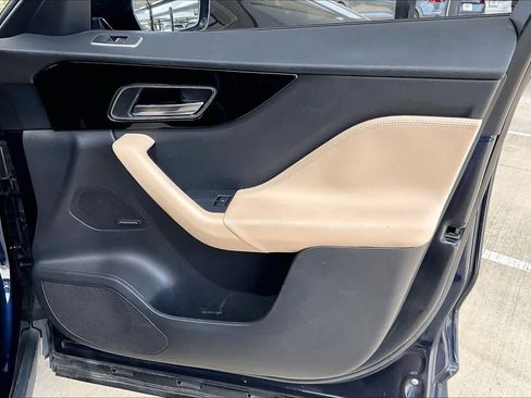 Used 2018 Jaguar F-PACE Premium image 23