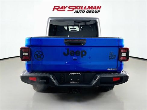 Used 2021 Jeep Gladiator Willys image 6