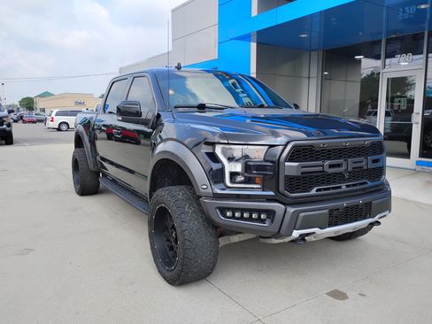 Used 2019 Ford F150 Raptor w/ Equipment Group 802A Luxury AWD/4WD image 3