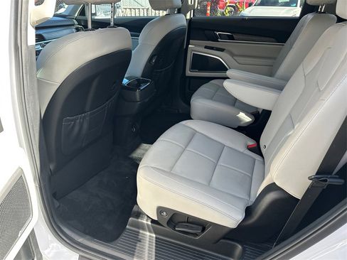 Used 2021 Kia Telluride EX w/ EX Premium Package image 18