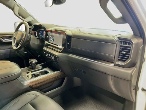 Used 2023 Chevrolet Silverado 1500 LT Trail Boss w/ LT Trail Boss Premium Package AWD/4WD image 31