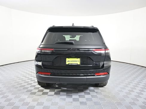 Used 2023 Jeep Grand Cherokee Altitude AWD/4WD image 5