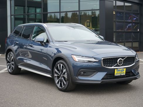Used 2026 Volvo V60 B5 Cross Country Ultra AWD/4WD image 1