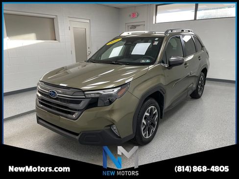 Certified 2025 Subaru Forester Premium AWD/4WD image 1