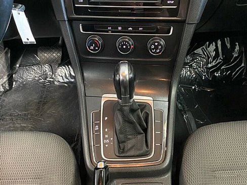 Used 2019 Volkswagen Golf SE image 23