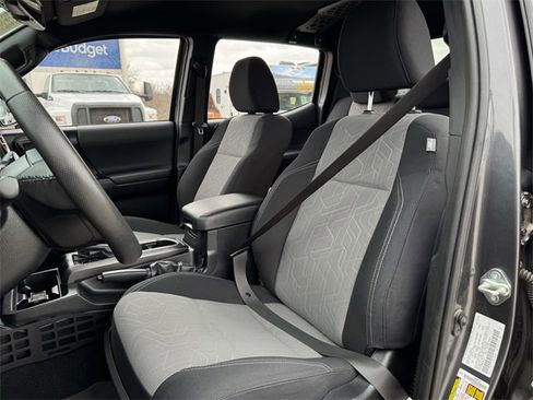 Used 2020 Toyota Tacoma TRD Sport w/ Technology Package image 25