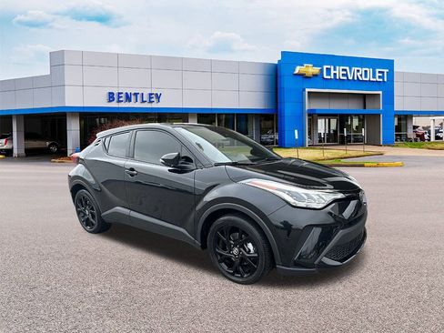 Used 2022 Toyota C-HR XLE image 7