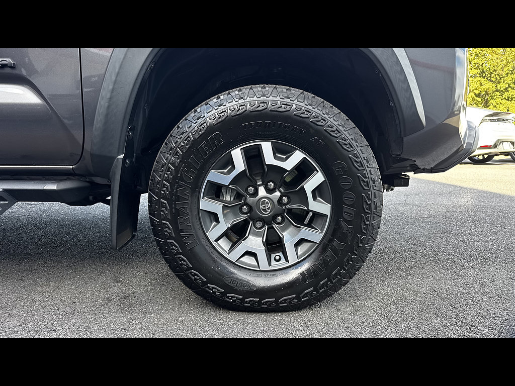 Certified 2019 Toyota Tacoma TRD Off-Road AWD/4WD image 19
