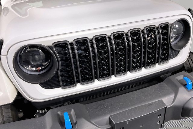 Used 2024 Jeep Wrangler Unlimited w/ LED Headlamp & Fog Lamp Group AWD/4WD image 30