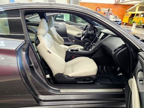 Used 2019 INFINITI Q60 3.0t Luxe w/ Essential Package image 8