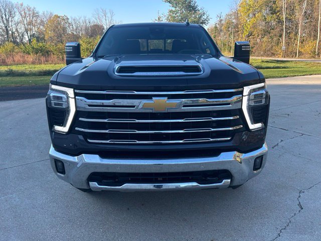 Certified 2024 Chevrolet Silverado 3500 LTZ w/ LTZ Convenience Package AWD/4WD image 2