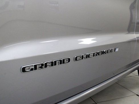 Used 2021 Jeep Grand Cherokee Overland image 22