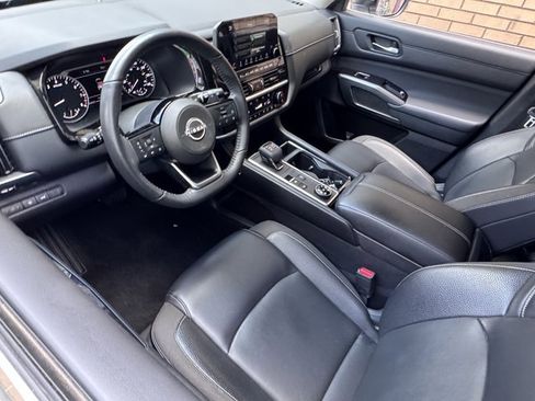 Used 2022 Nissan Pathfinder SL w/ SL Black Package image 24