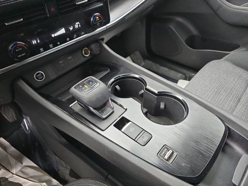 Used 2021 Nissan Rogue SV image 35