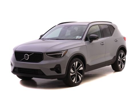 Used 2025 Volvo XC40 B5 Ultra w/ Protection Package Premier image 1