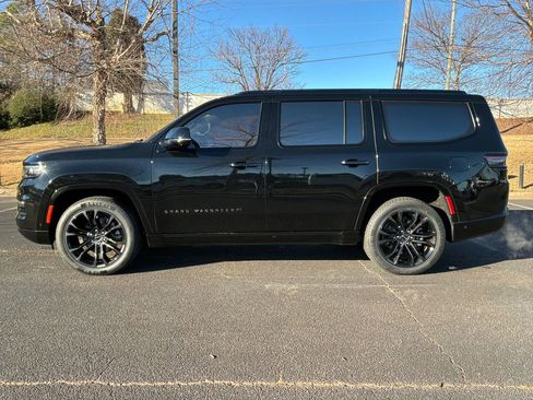 Used 2023 Jeep Grand Wagoneer Series III image 13