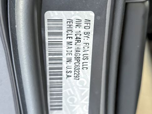 Used 2023 Jeep Grand Cherokee Altitude AWD/4WD image 27