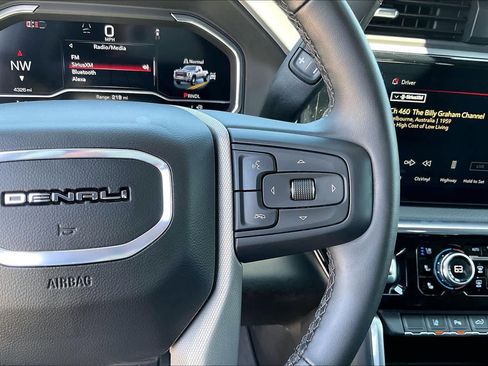 Used 2024 GMC Sierra 3500 Denali w/ Denali Reserve Package AWD/4WD image 25