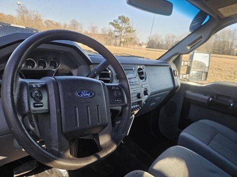 Used 2016 Ford F350 XLT w/ XLT Premium Package image 12