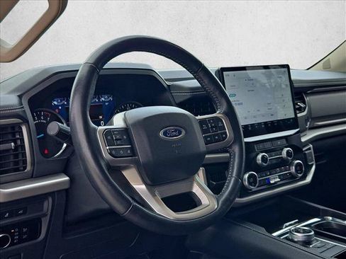 Used 2024 Ford Expedition XLT RWD image 10