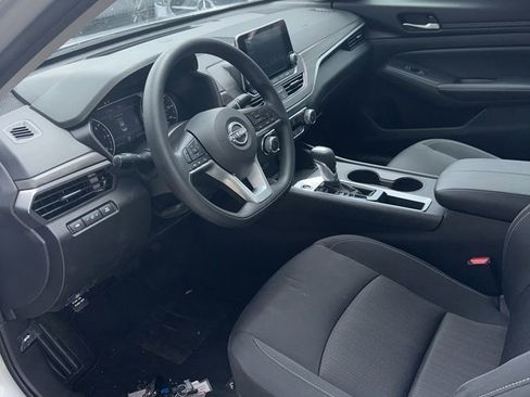 Used 2025 Nissan Altima 2.5 SV FWD image 5