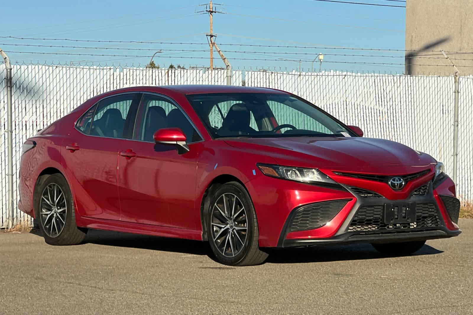 Used 2021 Toyota Camry SE FWD image 7