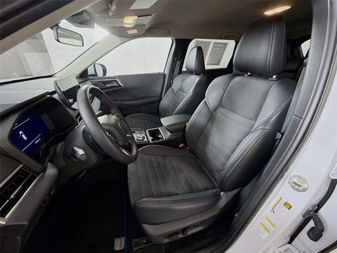 Used 2024 Mitsubishi Outlander 4WD Plug-In Hybrid image 11