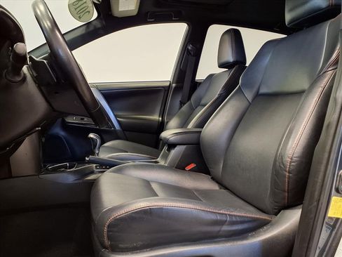 Used 2018 Toyota RAV4 SE image 14