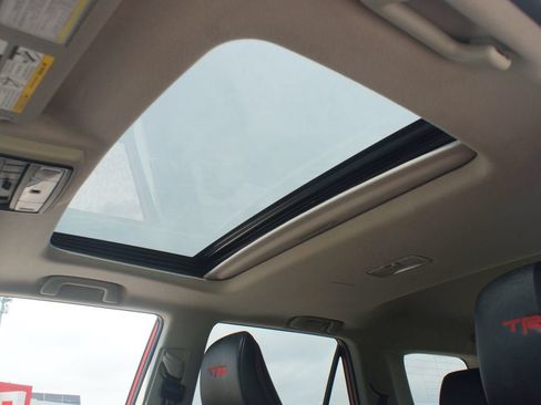 Used 2020 Toyota 4Runner TRD Off-Road Premium w/ Moonroof Package AWD/4WD image 6