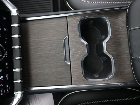 Used 2024 GMC Acadia Denali w/ LPO, Roadside Safety Package image 28