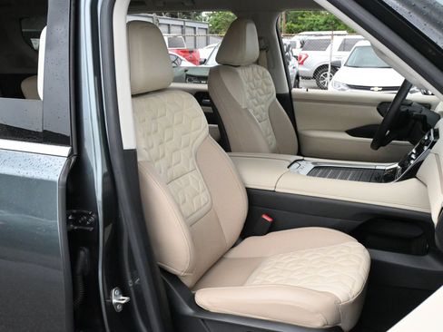 Used 2025 Nissan Armada Platinum RWD image 23
