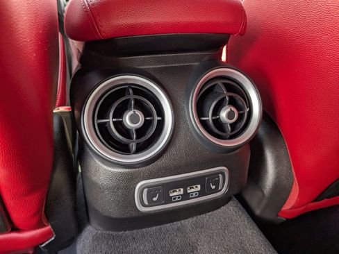 Used 2022 Alfa Romeo Giulia Veloce image 13