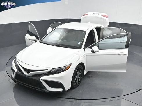 Used 2022 Toyota Camry SE FWD image 26