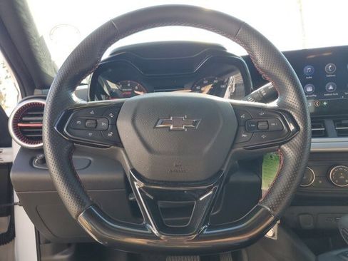 Used 2024 Chevrolet Trax RS image 28